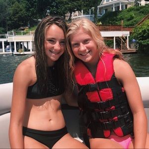 Meet your Posher, Hallie